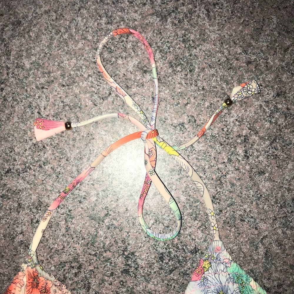 Floral Ruffled Bikini Top - Picture 5 of 7